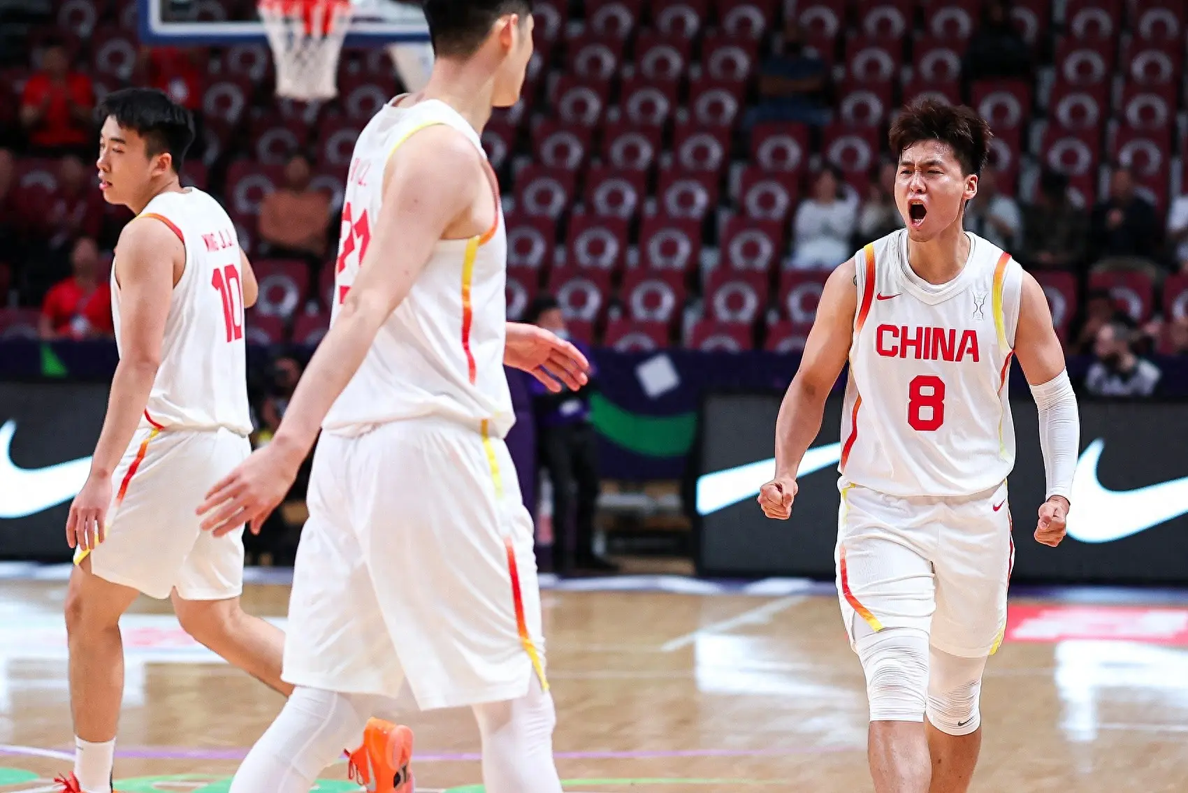 小组第一身, 中国男篮杀, 胡金秋